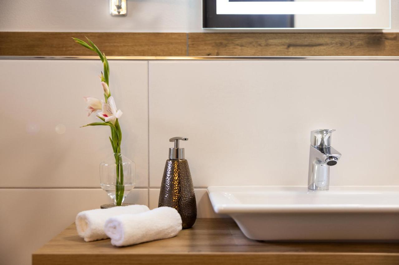 Bed And Breakfast - Homburg Am Main ภายนอก รูปภาพ