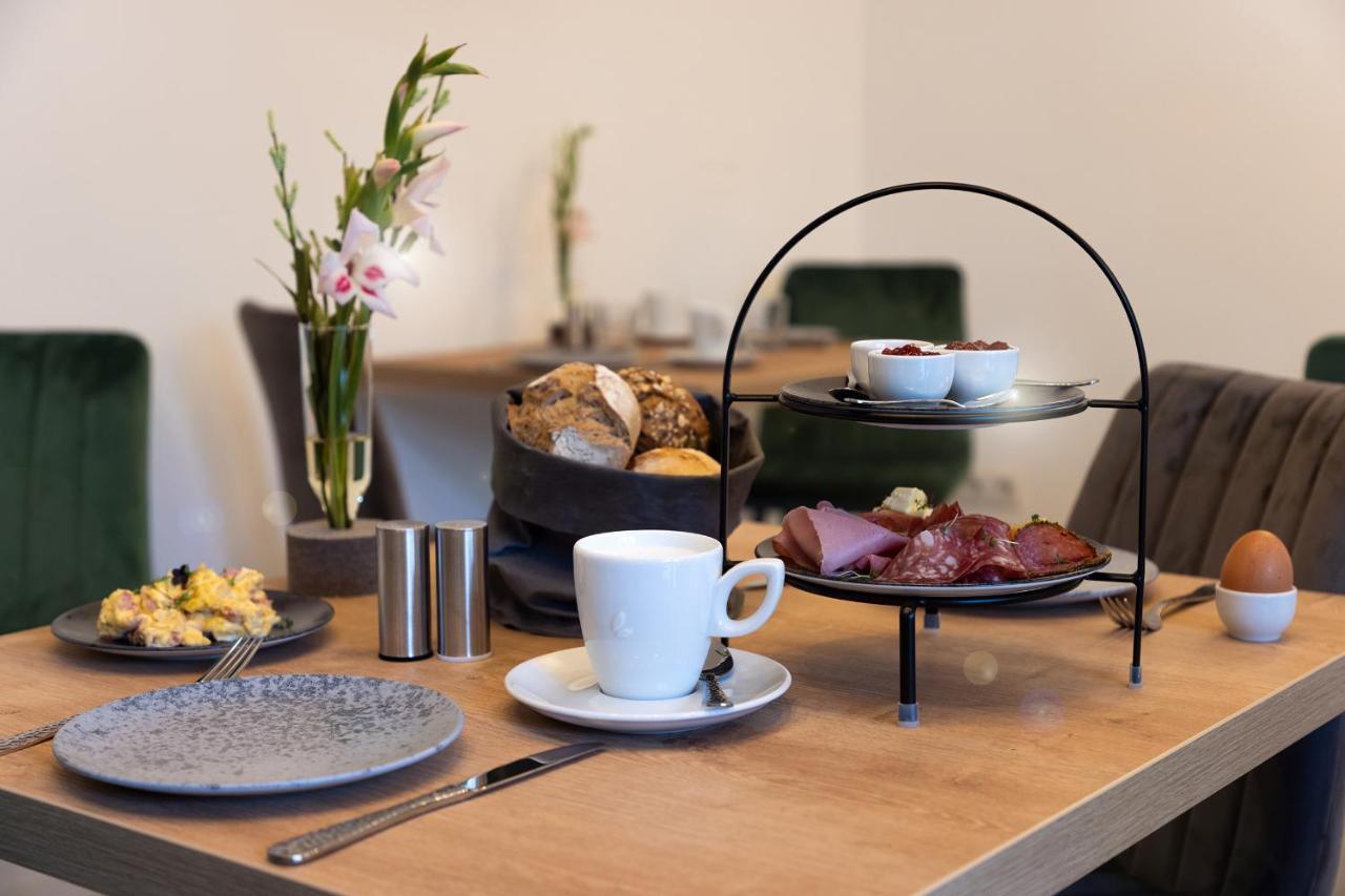 Bed And Breakfast - Homburg Am Main ภายนอก รูปภาพ